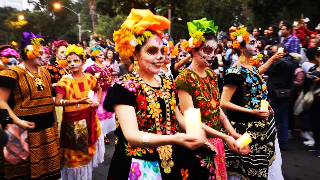 Mujer con maquillaje de Día de Muertos luciendo piel perfecta tras depilación láser en HAPPYláser
