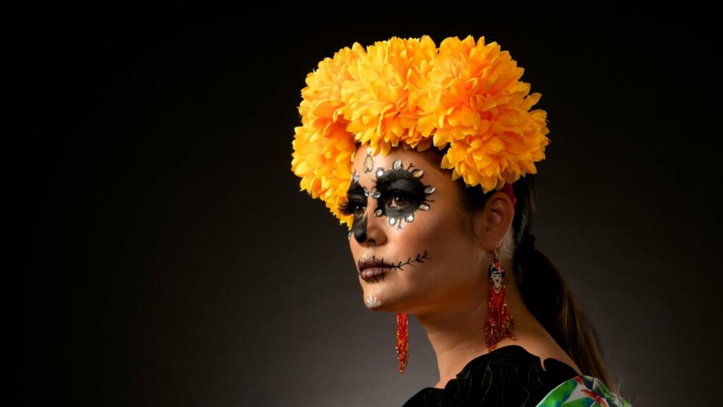 Maquillaje artístico de catrina aplicado sobre piel tratada con depilación láser en HAPPYláser